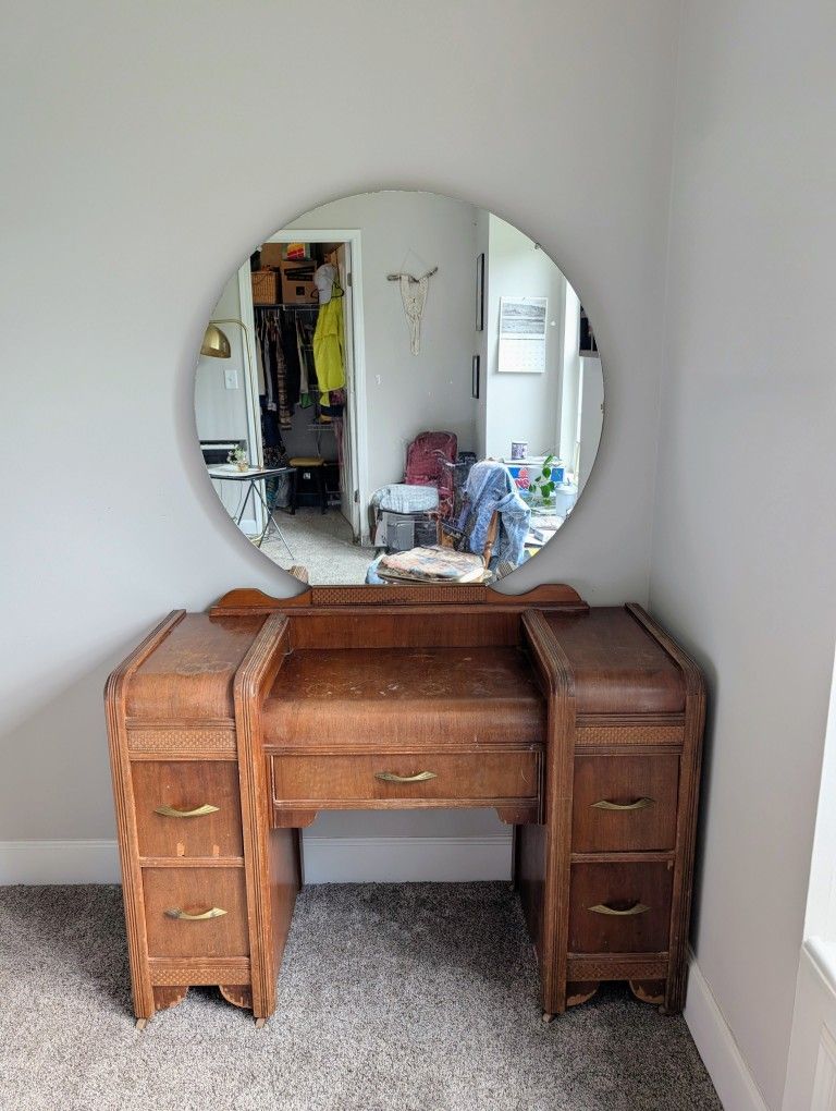 Matching Vintage 1930s Waterfall Style Dresser and Vanity