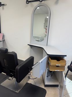 4 Salon Styling Station with Arched Mirror