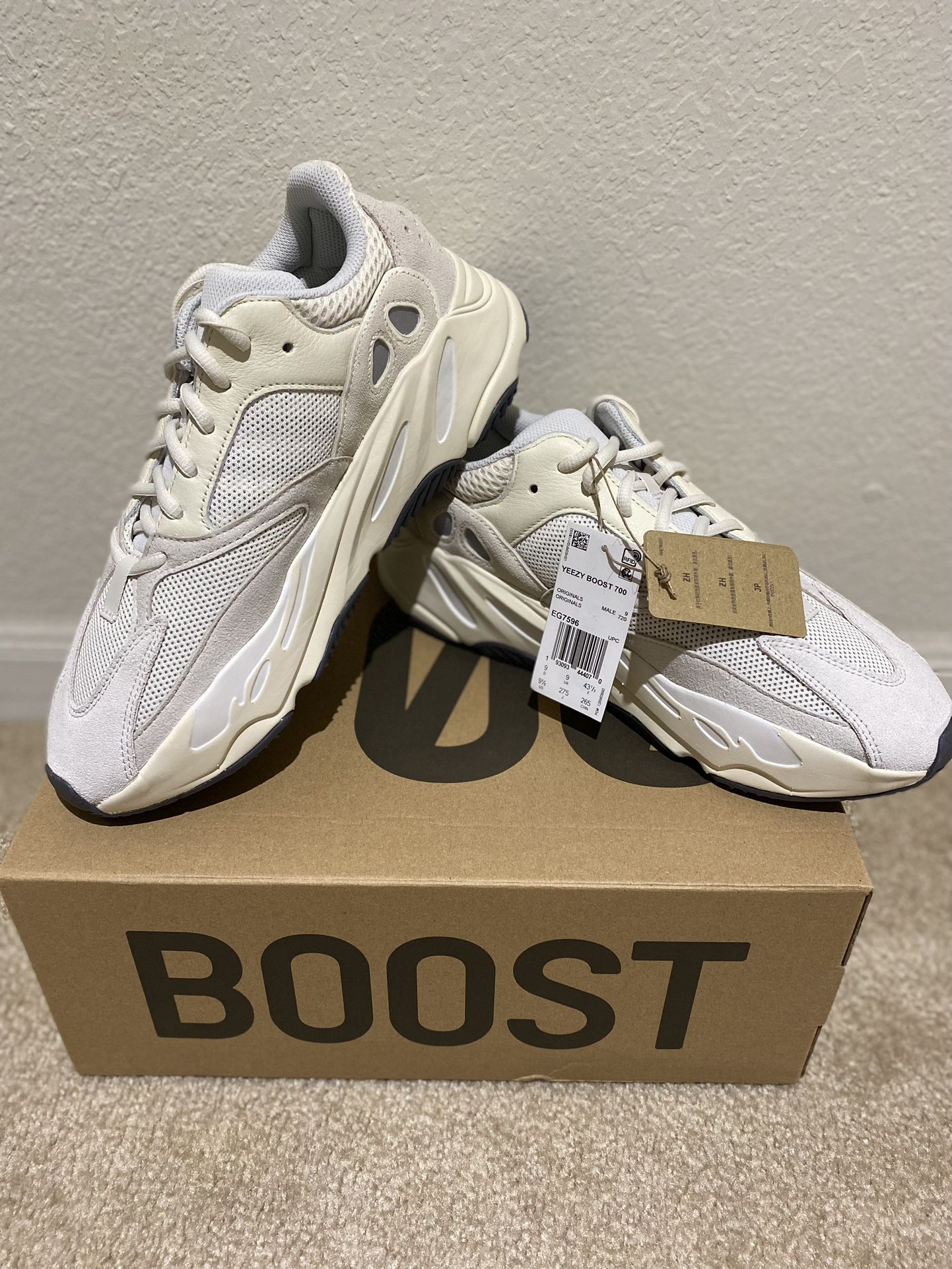 Yeezy boost 700