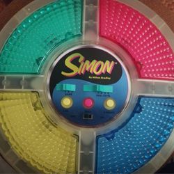 REDUCED - Classic Milton Bradley Simon Electronic Game w/ Orig.  Box 