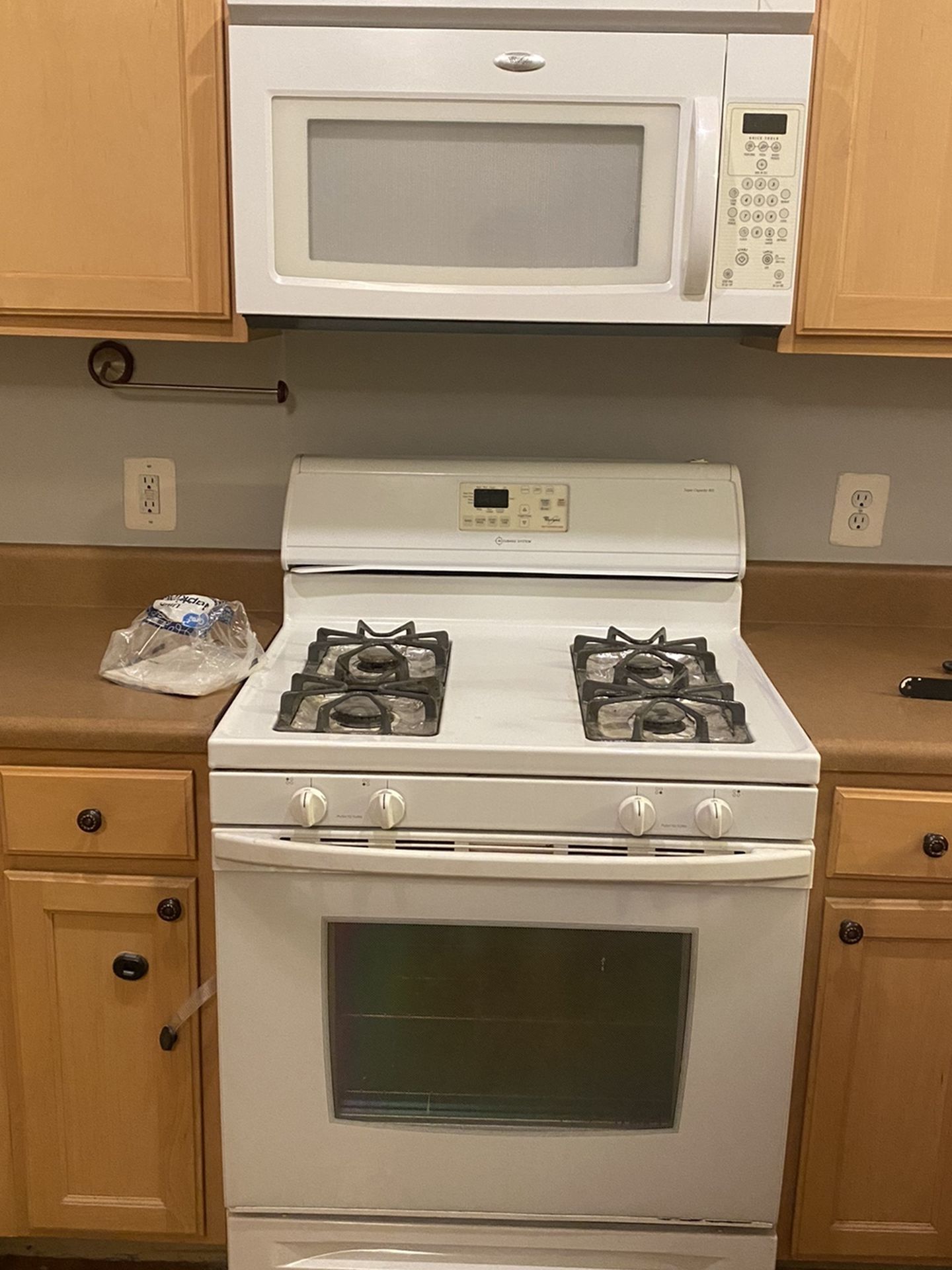 Whirlpool Stove microwave And dishwasher