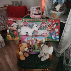 Christmas Bundle Giant Mickey Art Activitiy  Frozen  Elsa Anna Lunch Bag  Disney Princess  Closet With Accessories  3 Stuff Animal 