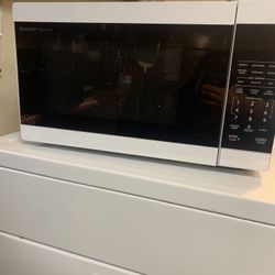 Sharp 1.1 cu. ft. 1000W White Countertop Microwave Oven (SMC1161KW)