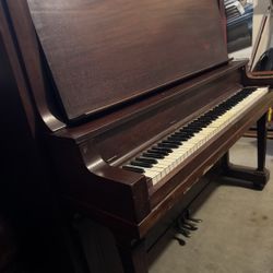 Piano - Antique