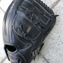 Wilson A1k Baseball Glove Sz 11 3/4” In Nice Condition Have More Baseball And Softball Equipment Available $70 firm