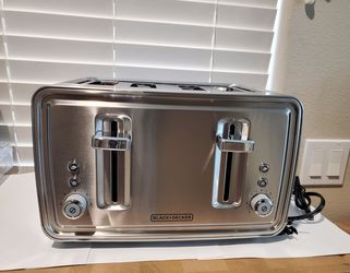 New BLACK+DECKER 4-Slice Stainless Steel Toaster
