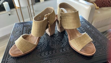 Tom’s sandal