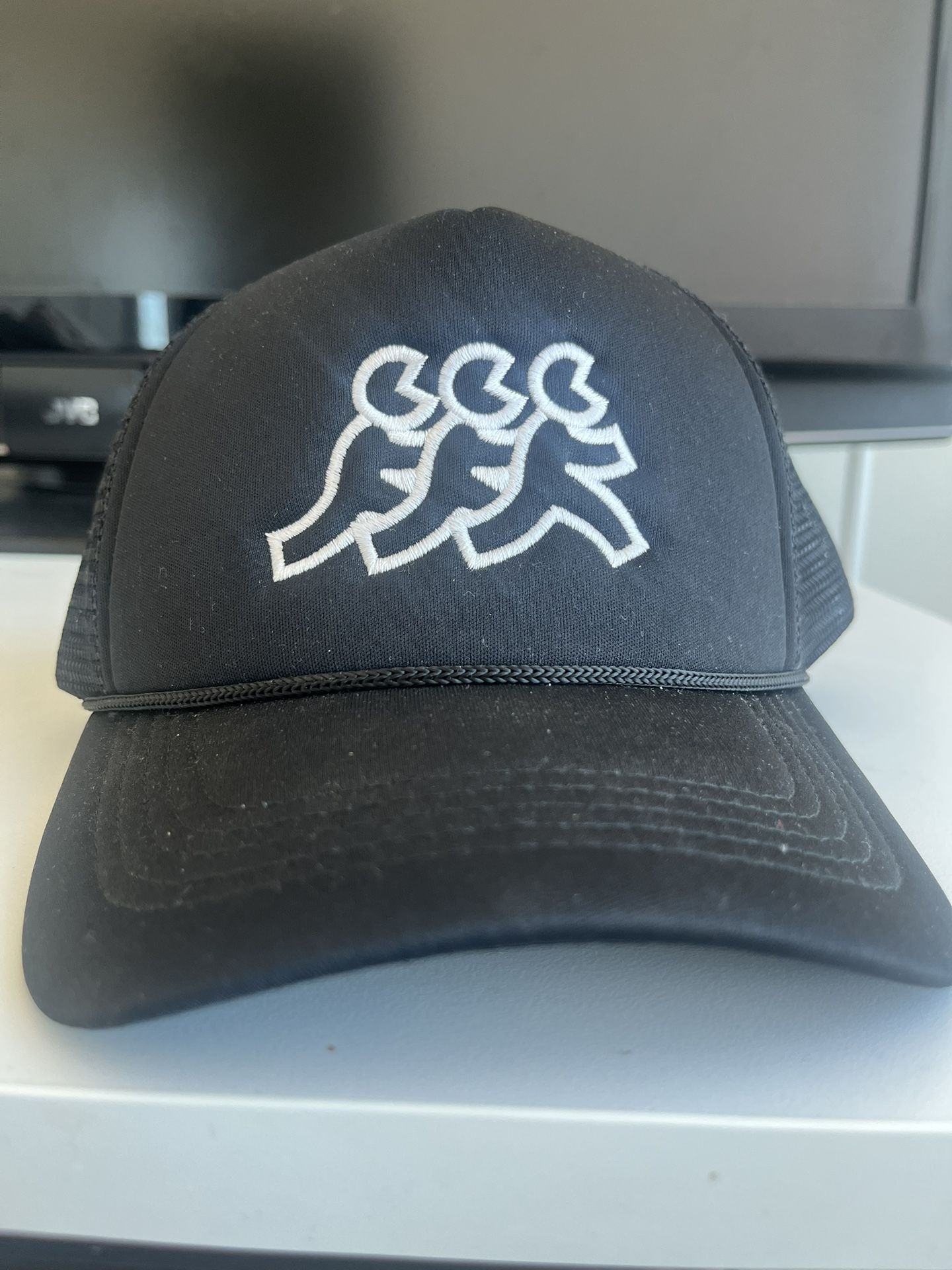 🧢 Malibu Snapback Foam Trucker – Retro Windbreaker Brand – $25 OBO