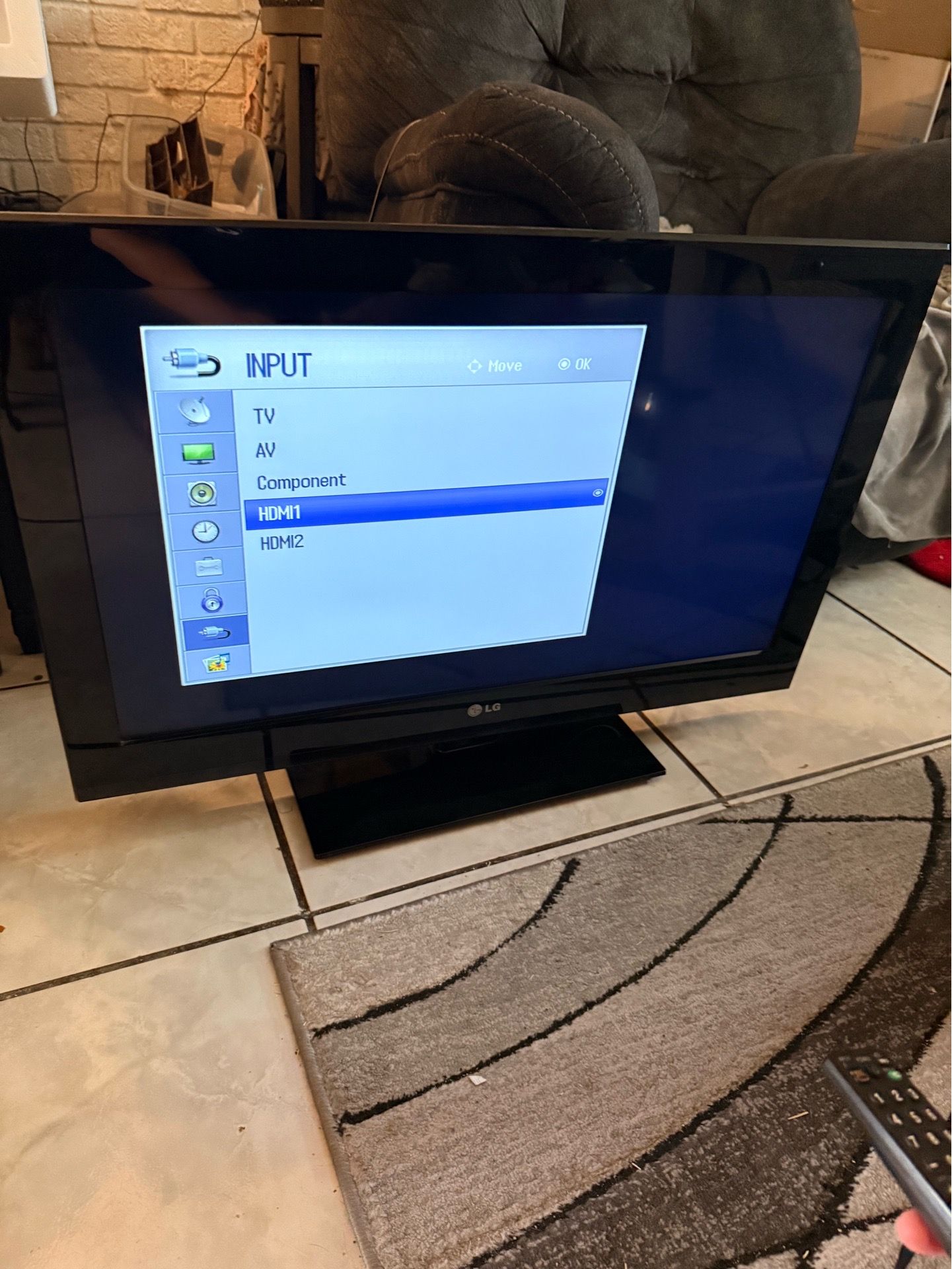 LG TV 32 inch with Remote