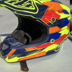 Troy Lee Designs SE4 Composite W/MIPS Motocross Helmet!