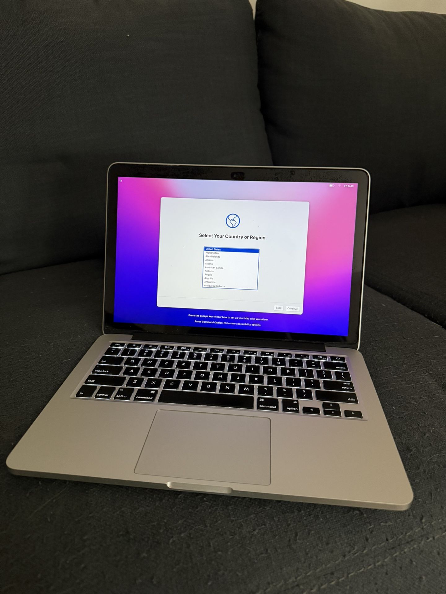 MacBook Pro Retina 2015 8GB RAM, Core I5, 250GB SSD