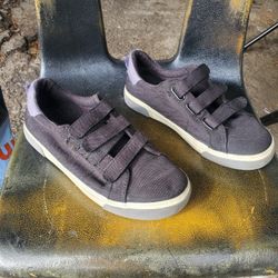 Old Navy Shoes For Kids Size 4