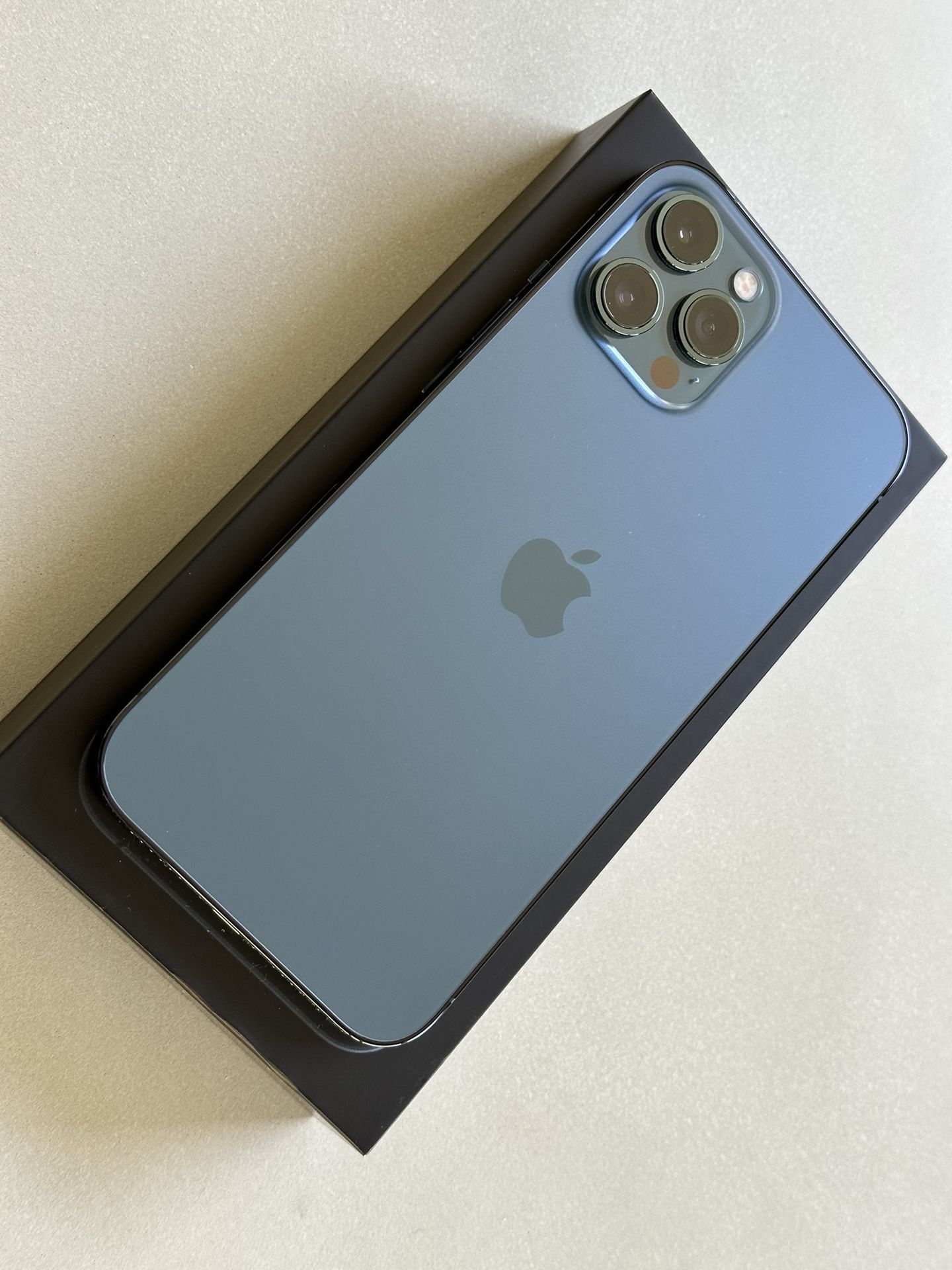 ► iPhone 12 PRO MAX - 256 GB - Like New - Pacific Blue - Unlocked