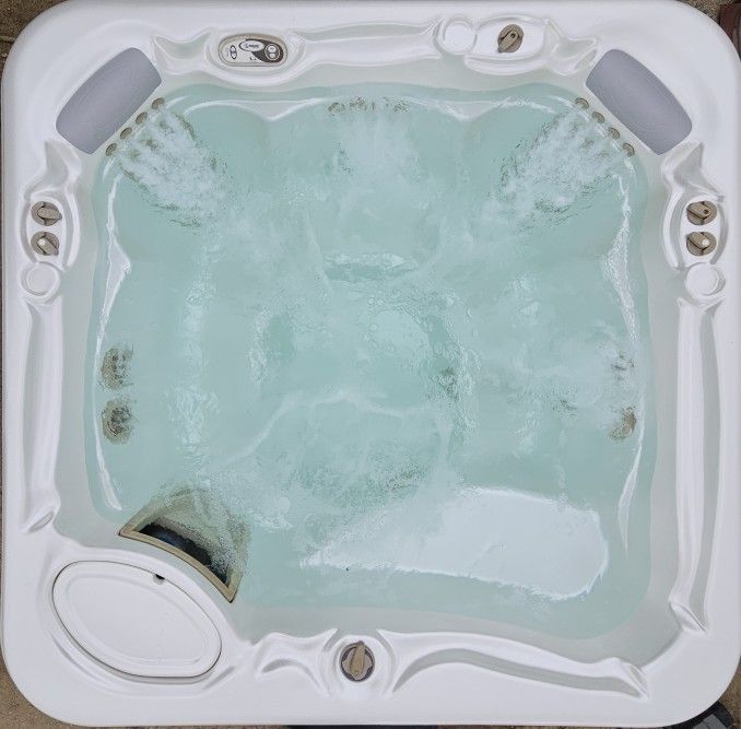 Beautiful & powerful 5-Person 2003 Hot Spring hot tub Vanguard /spa/ jacuzzi for sale