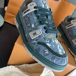 Shoes With Box And Accessories Size 9.5 Usa 