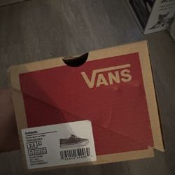 🌟 Brand New Vans Authentic Sneakers (Size 2.5 Kids) – In Box 🌟