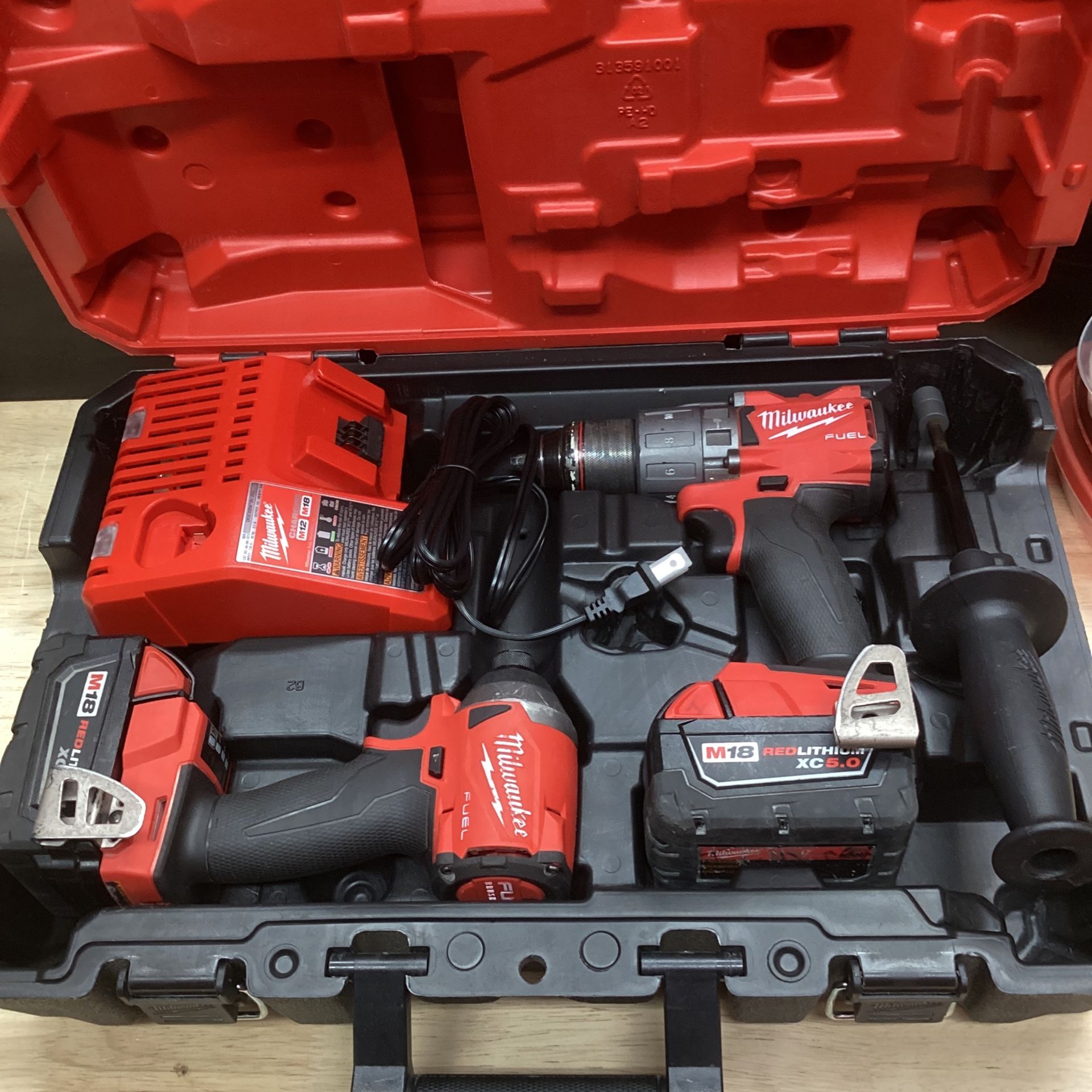 Milwaukee Electric Tools 2997-22 Hammer Drill/Impact Driver Kit