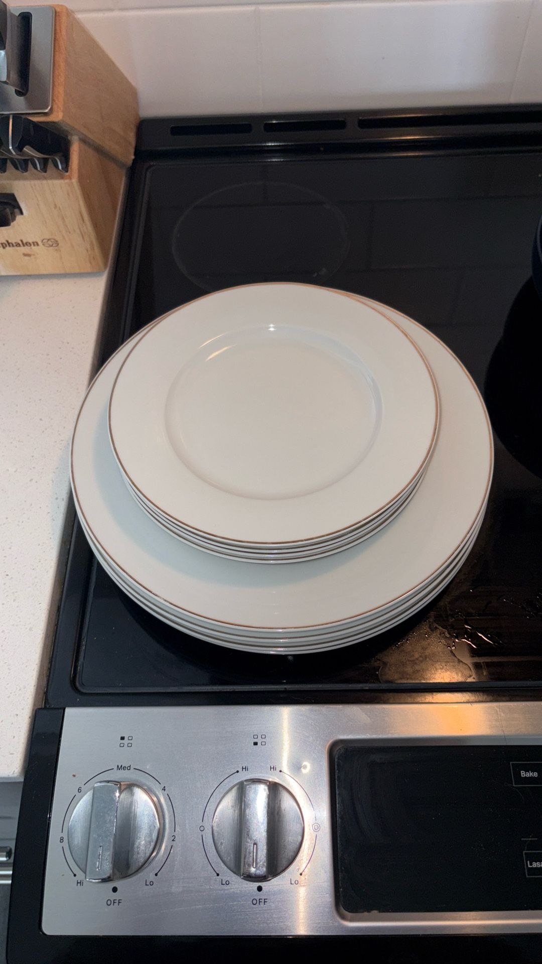 New York Jones Gold Rimmed Set Of Plates