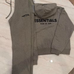 Essentials fear of god set