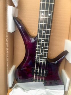 Bass guitar