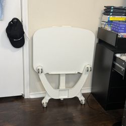 Foldable standing Table 