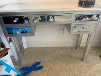 Mirrored vanity