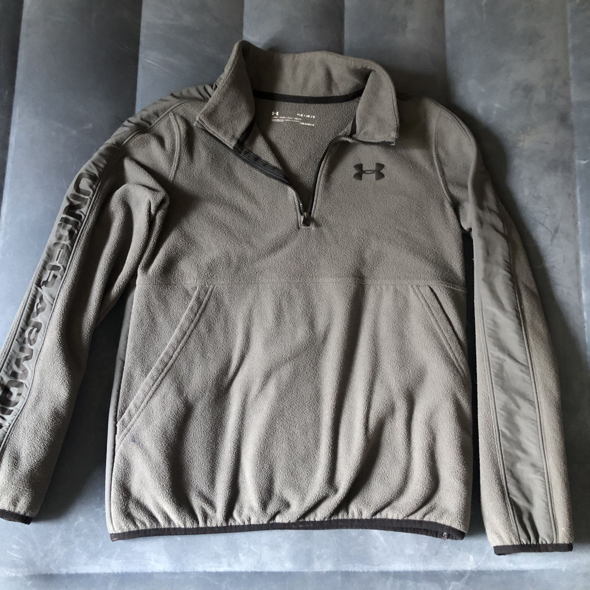 Under armor youth, gray large 1/4 zip pull over