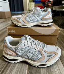 Women's ASICS GEL-K1011 Running Shoes - White Glacier Grey - Size 8.5, 9