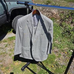 Tom James Executive Collection Men's Suit