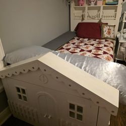 Doll House Bed