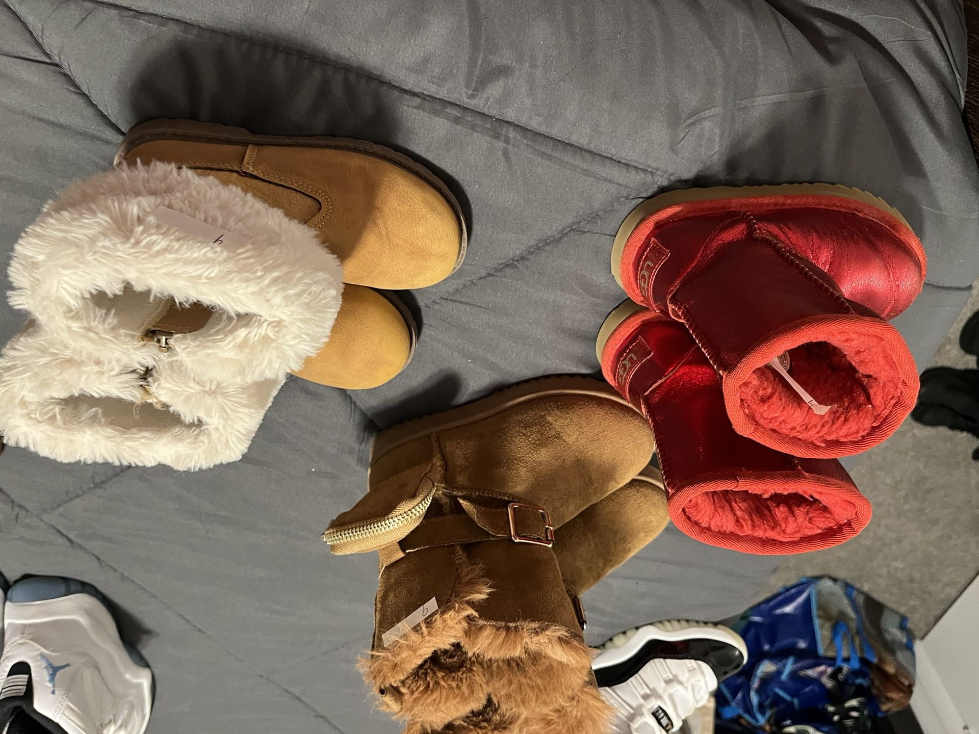 Little Girl Size 9 And Size 10 UGG, Oshkosh, Etc..$15, $20 $25 $30 Each.. Little Girls in Good Condition..