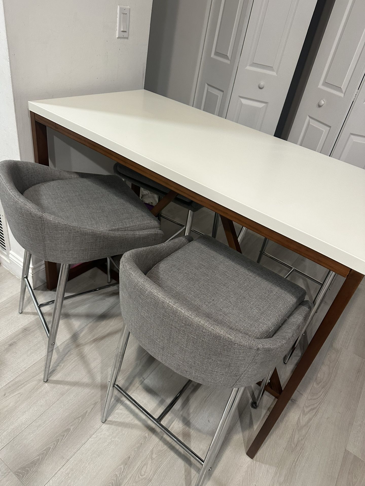 Bistro Table, 4 Chairs