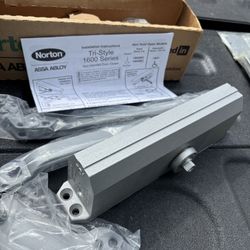 Norton Door Closer W/mounting  Plates