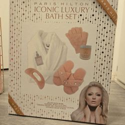 Paris Hilton Bath Set
