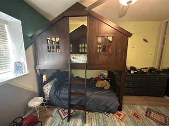 Pottery Barn Treehouse Twin Bunk Beds
