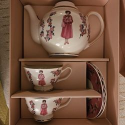 PENDING PICKUP Dolores Umbridge Teapot, Teacups & Saucers Harry Potter Wizarding World