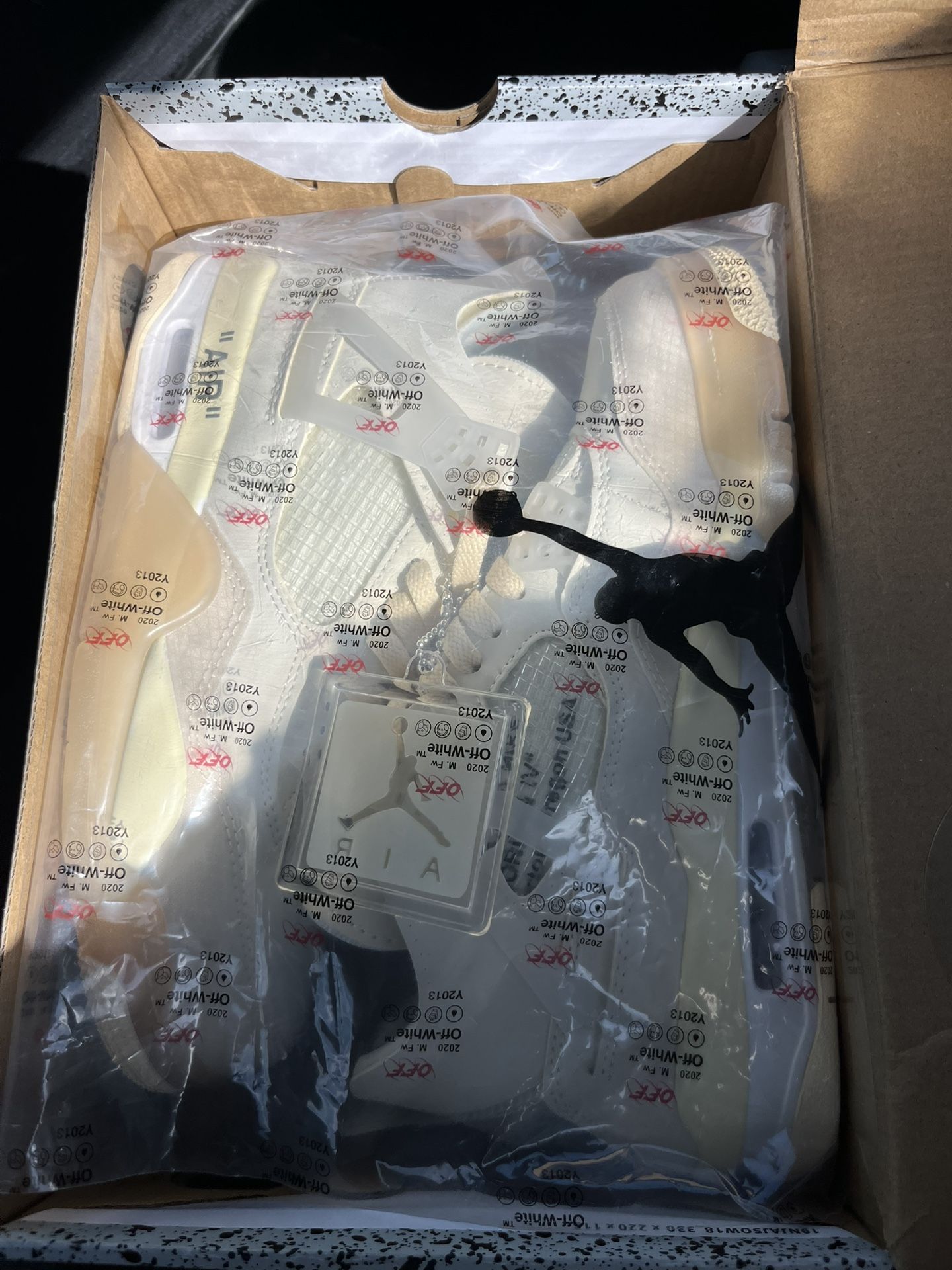 Jordan Retro 4 Off-White Woman Size 7