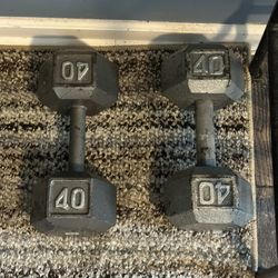 x2 Traditional 40lb Free Weights 55$