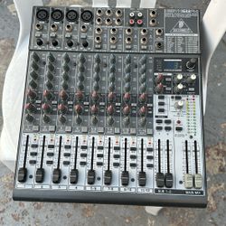 Mixer Behringer 