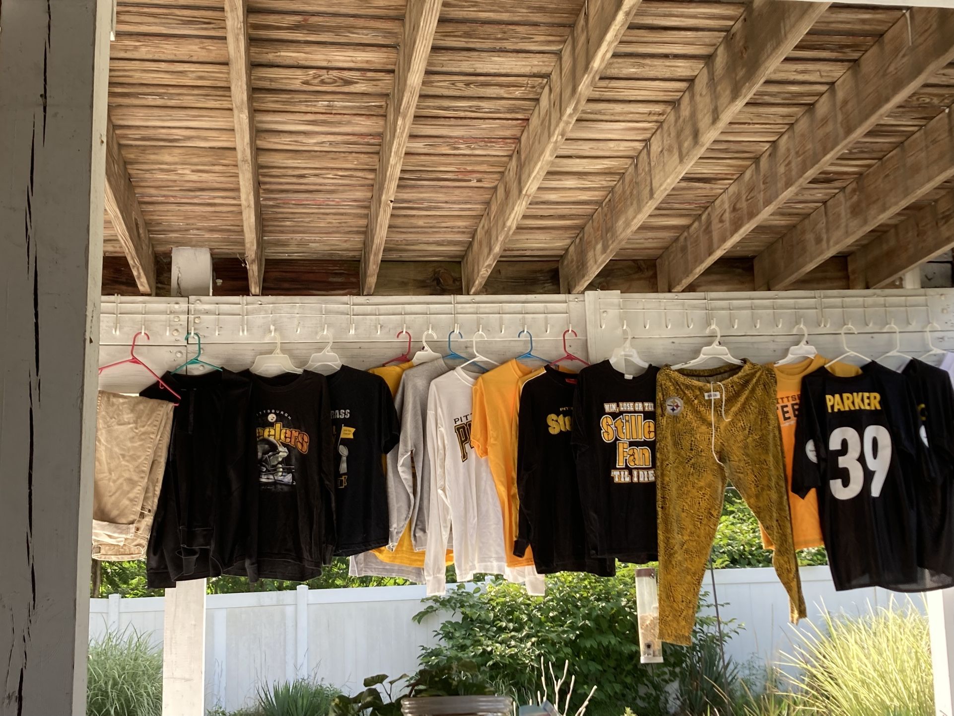 Steelers/pirates/penguin attire