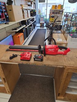 Milwaukee M18 Brushless Fuel 24" Hedge Trimmer