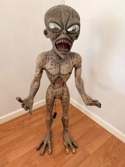 Halloween alien prop