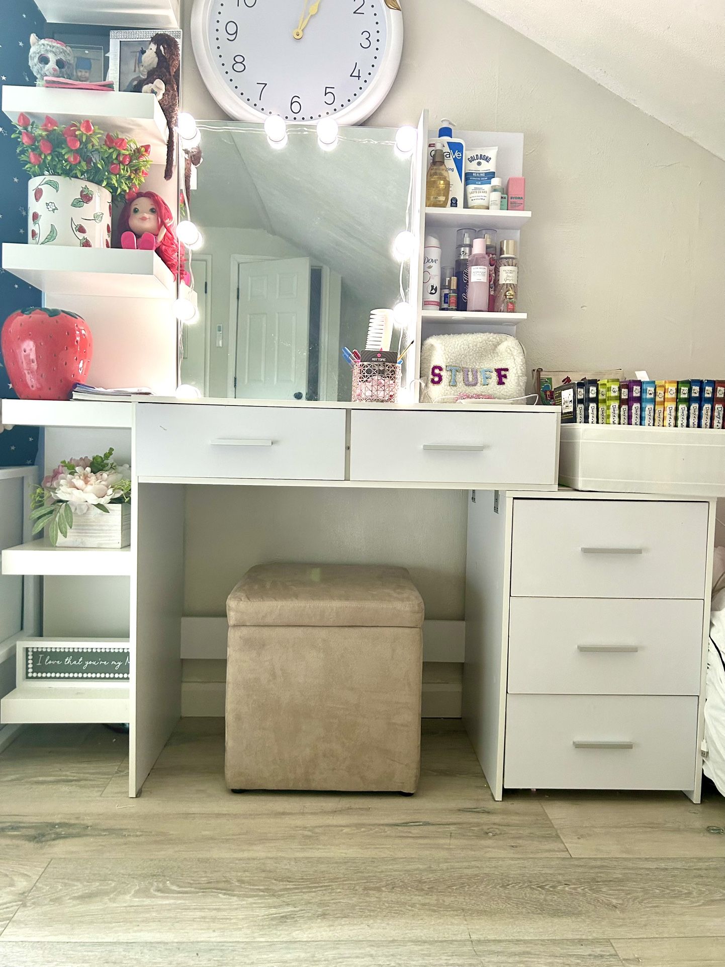 Beautiful Aesthetic Vanity Seat w/ Storage