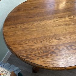 Estate Sale -Solid Oak Table And 2 Armed Chairs And 2 Unarmed Chairs With Leaf