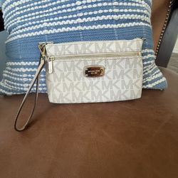 Michael Kors Wrist Walket/Purse