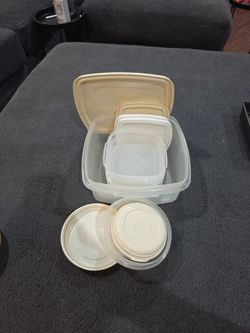Rubbermaid Plastic Food Storage Container Set