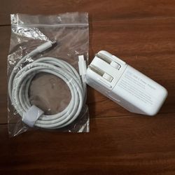 Used APPLE ORIGINAL 61W USB-C CHARGER POWER SUPPLY FOR MACBOOK PRO & MACBOOK AIR CHARGER 