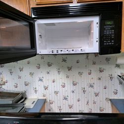 Stove and Microwave 