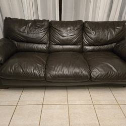 FREE POTTERY BARN LEATHER SLEEPER SOFA