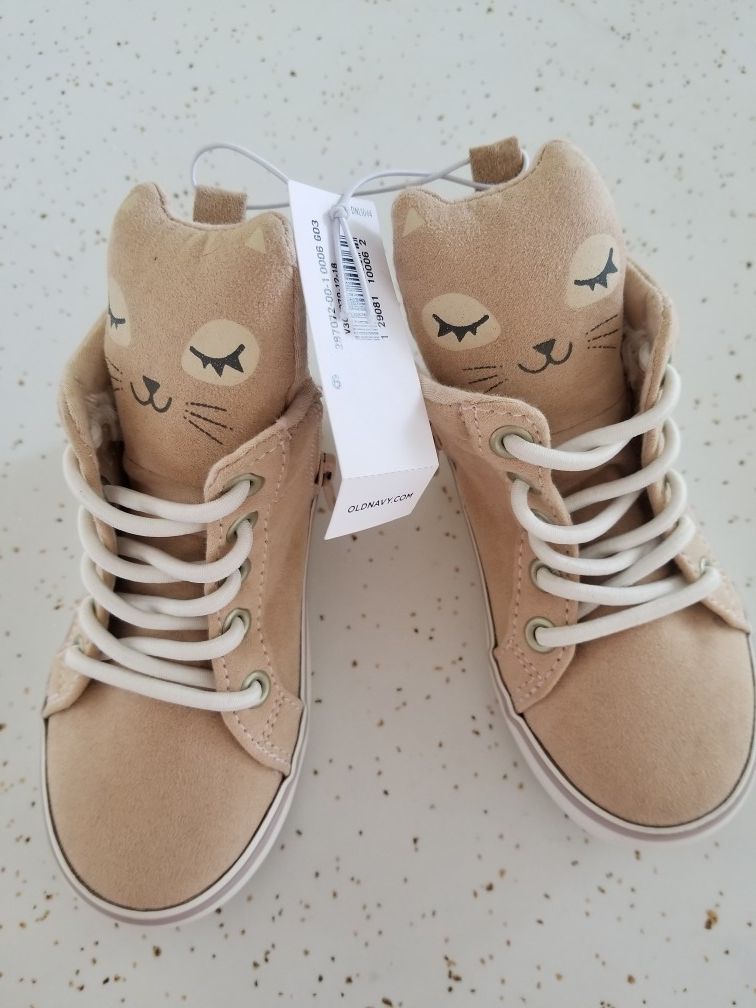 New size 6 old navy toddler shoes